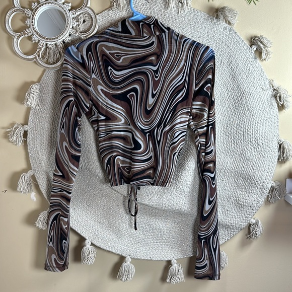 Brown swirl sheer long sleeve turtleneck scrunched crop top - Picture 8 of 8